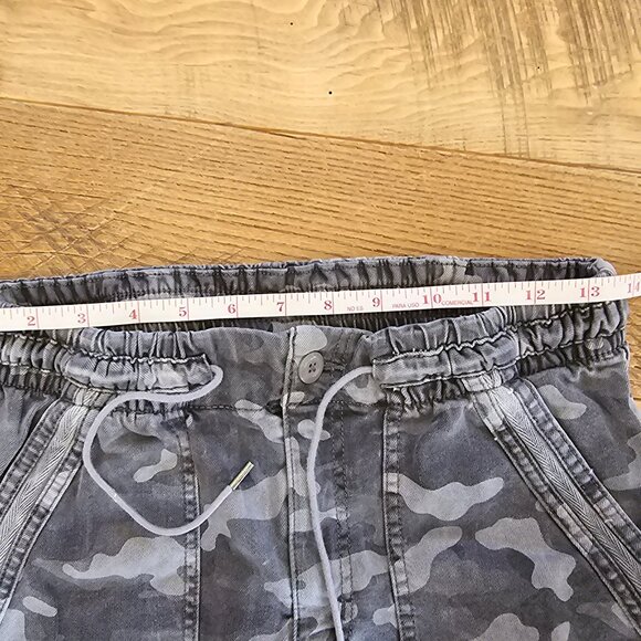 AE Women's Gray Camo Stretch Joggers Size 8 - Picture 6 of 10